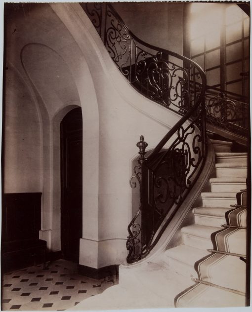 Лестница внутри отеля Фоли Туанар. Улица дю Кок-Эрон, 9, 1-й округ, Париж
